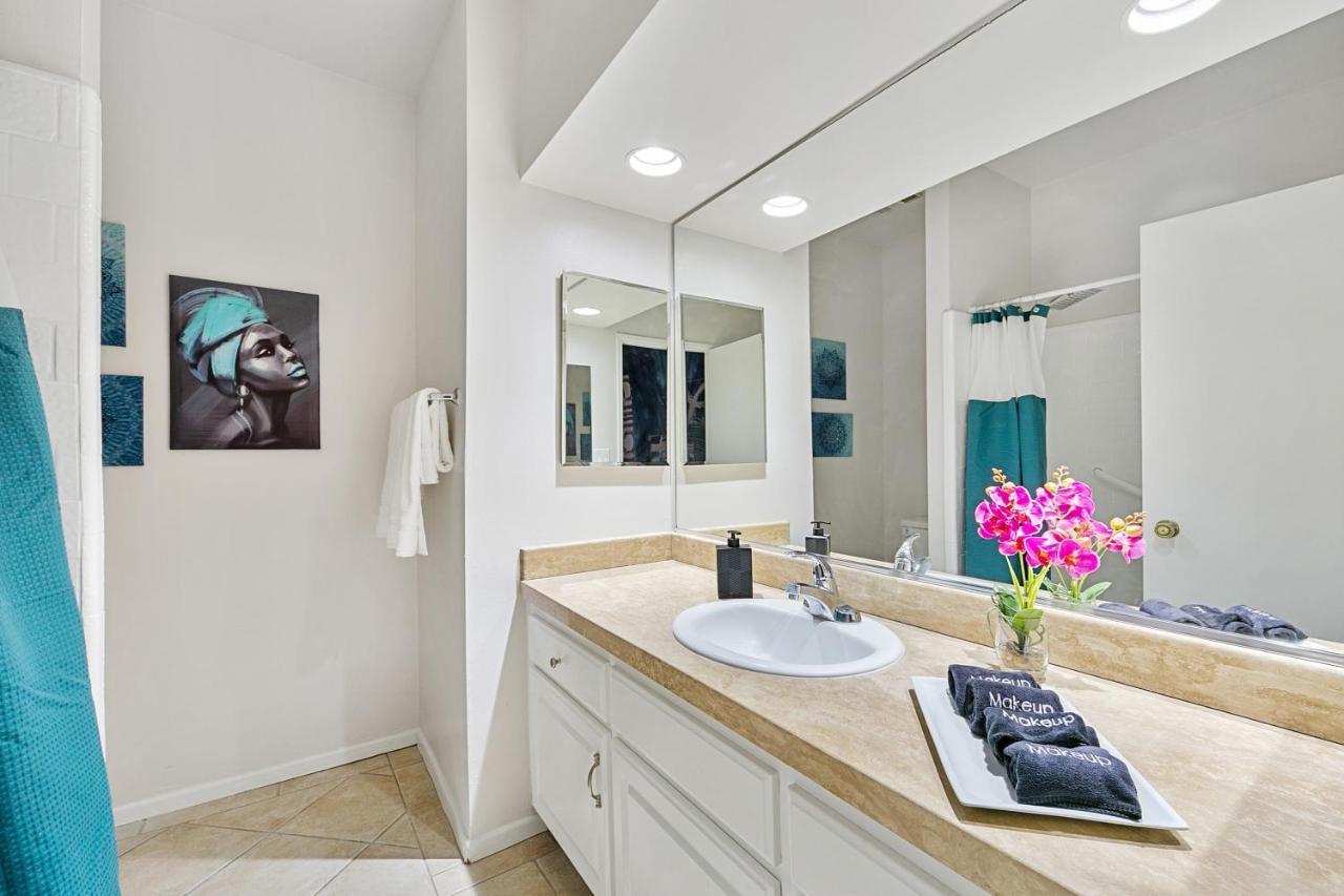 Beverly Hills Chic 2 Bed 2Bath With Patio And Parking 309 Los Angeles Eksteriør billede
